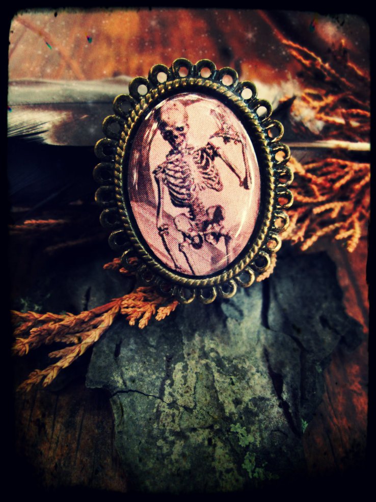 Black Insignia - 11 - Memento Mori  - Awaitingà Black Insignia Old Gold Oval RING (size adjustable)