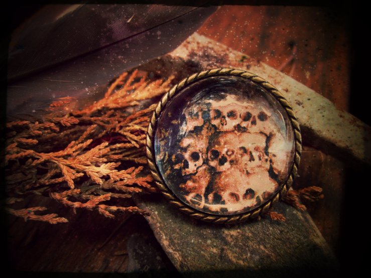 Black Insignia - 13 - Memento Mori - Death Cult Black Insignia - Photo taken by me at Bone Chapel of Évora