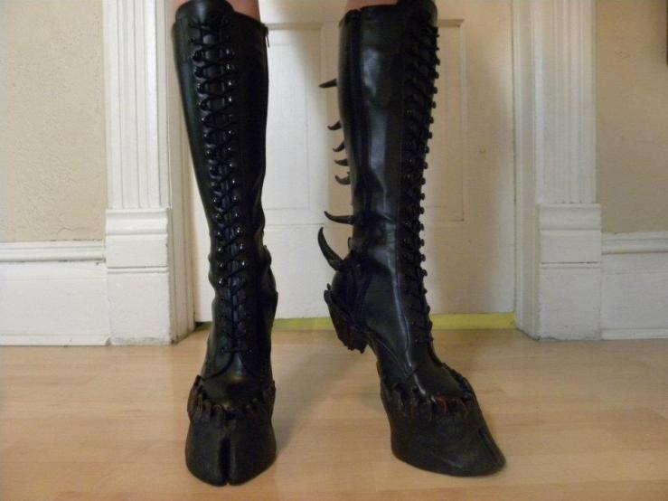 428546_325652780852773_1503688681_n